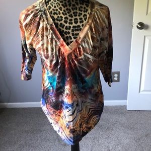 Print V- neck top with 3/4 length sleeves